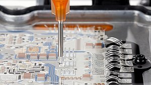 Silikonauftrag auf Platine
