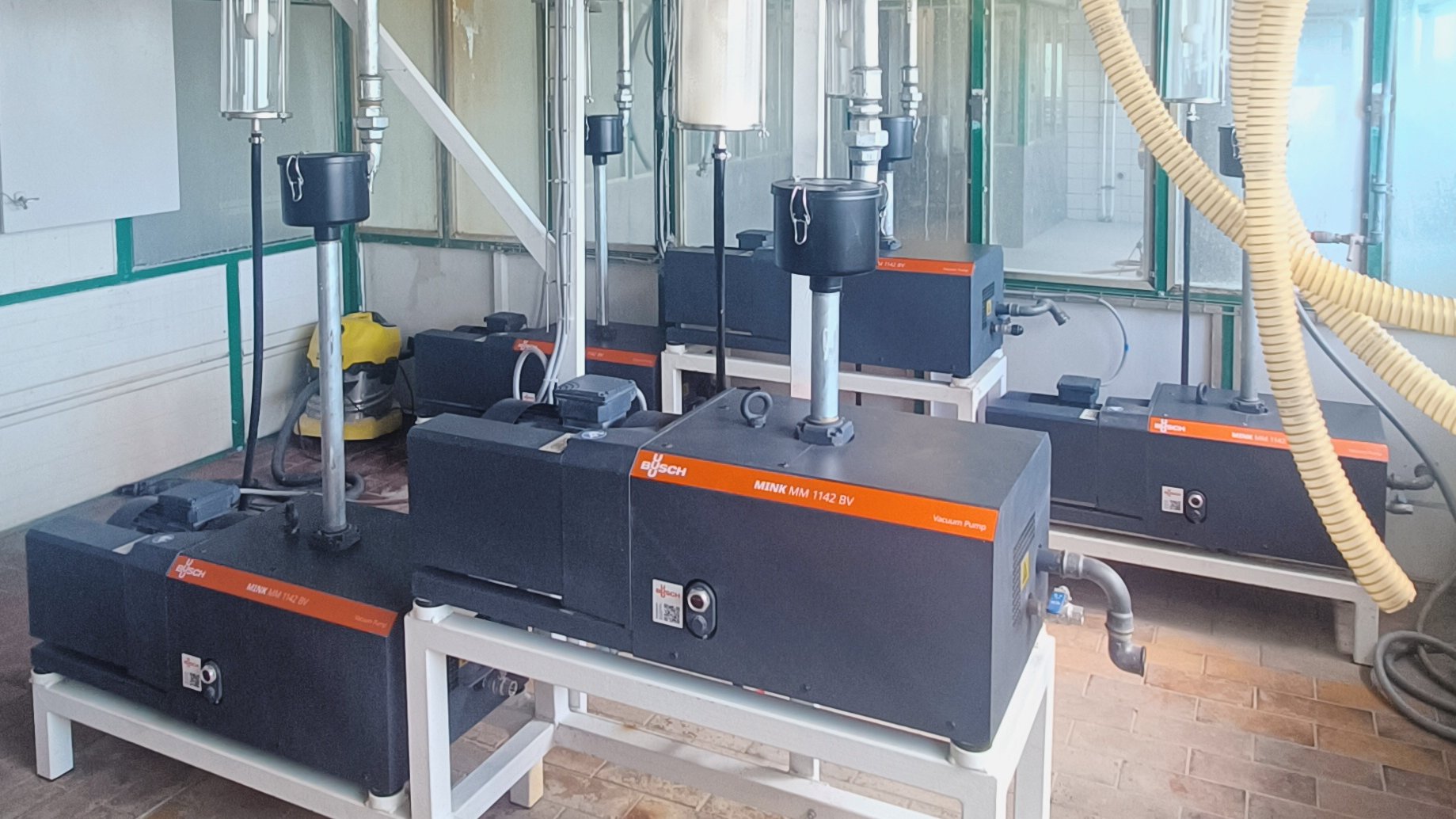 The Mink MM 1142 BV claw vacuum pumps in use at Wolf Nudeln. 