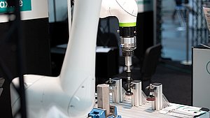 Surface processing by robot