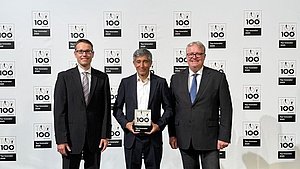 Schlötter und Ranga Yogeshwar bei der Preisverleihung der TOP 100