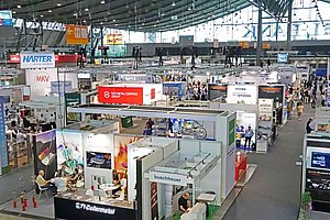 Blick in die Messehalle der SurfaceTechnology Germany