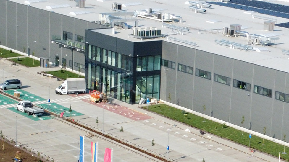 VAT Vakuumventile's new plant in Arad, Romania, supports the Group's expansion strategy. 