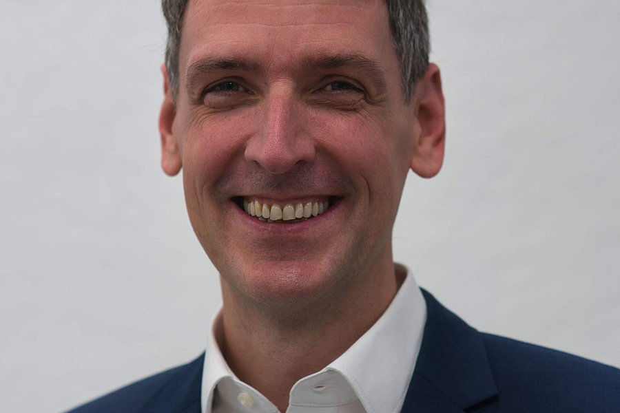 Dr. Günther Schmauz