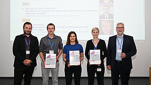 Rückblick auf 2025: Beim damaligen DVG-Mitgliederkontakttag konnten sich Dr. Lukas Köbl (2. von links), Dr. Jelena Wohlwend (Mitte) und Dr. Johanna Wydra (2. von rechts) über einen Vacom-Nachhaltigkeitspreis freuen.