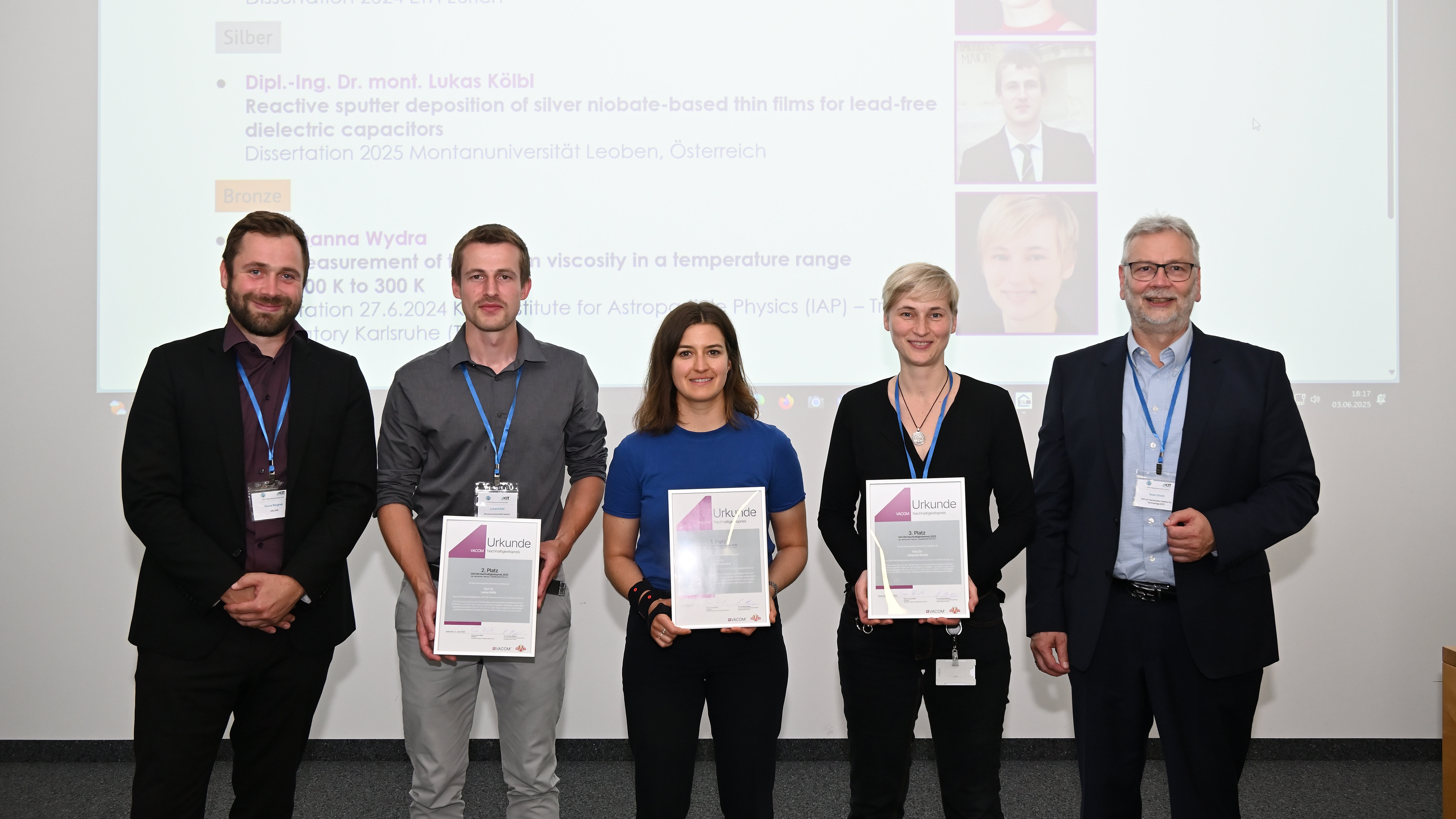 Review of 2025: At last year’s DVG Members’ Networking Day, Dr. Lukas Köbl (second from left), Dr. Jelena Wohlwend (center), and Dr. Johanna Wydra (second from right) were among the recipients of the Vacom Sustainability Award. 