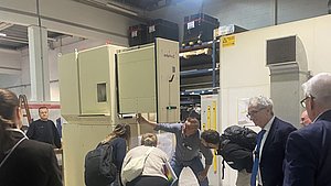 Ein Workshop bei Adphos bot exklusive Einblicke in die BearLITE-Technologie für die Batteriefertigung.