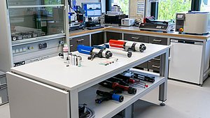 Räumlichkeiten zum Kleben in der Modellfabrik des SKZ