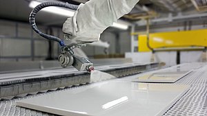 Nasslackapplikation für Holzwerkstücke