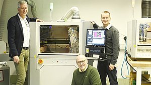 Peters-Führung vür neuer Lackiermaschine