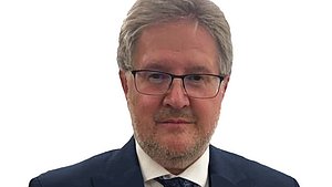 Johannes R. Vogel, Geschäftsführer der MTV Messtechnik oHG, freut sich über das Jubiläum