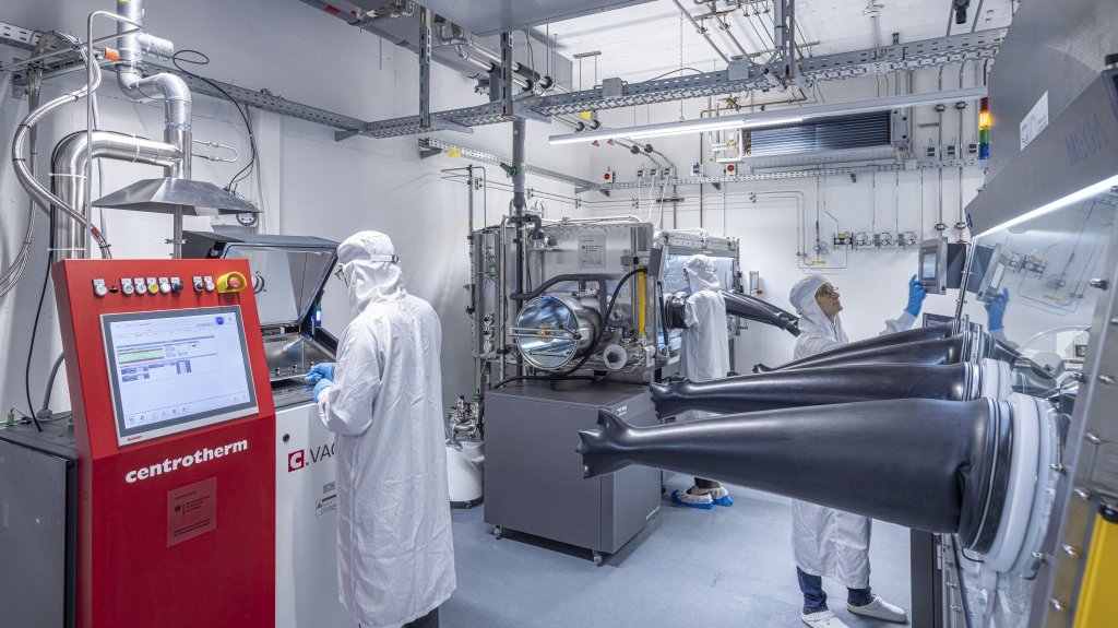 Um Tandem-Solarzellen den Weg in die industrielle Umsetzung zu ebnen, hat das Fraunhofer ISE ein neues Labor eröffnet. 