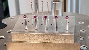 Ein Beispiel für Endprodukte des Vakuumlötens: Dieser Messtaster entstand auf einer Vakuumlötanlage.