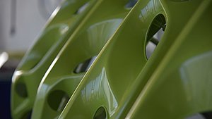 Grüne Lackierung von Mankiewicz für Mähdrescher von Claas