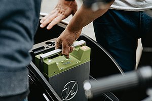 Wie Batterien, zum Beispiel für Elektrofahrzeuge, langlebiger und leistungsfähiger werden können, hat die EFDS in einem IGF-Projekt untersucht.