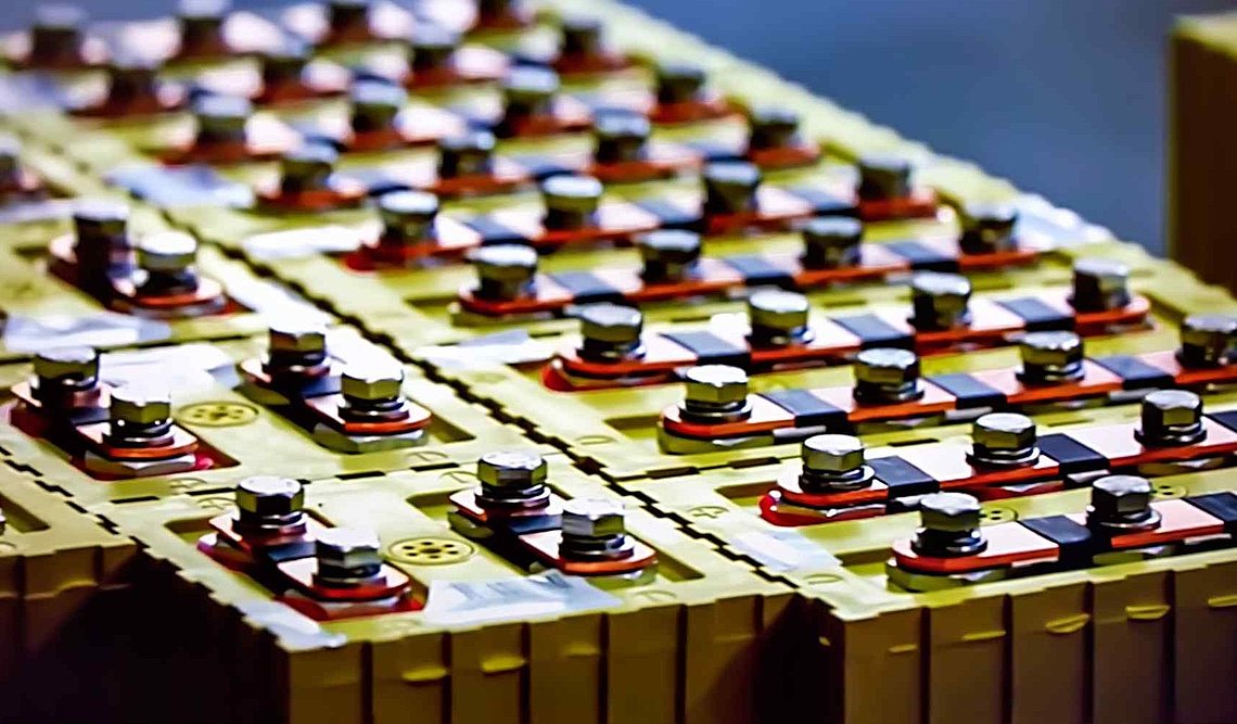 Alte Lithium-Ionen-Batterien fallen in immer größeren Mengen an, entsprechend wichtiger wird das Recycling. 