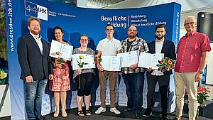 Zeugnisübergabe der bundesweit ersten Teilnehmer der beruflichen Fortbildung 