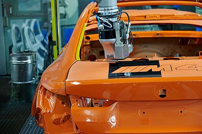 The outer contour on the trunk lid is created