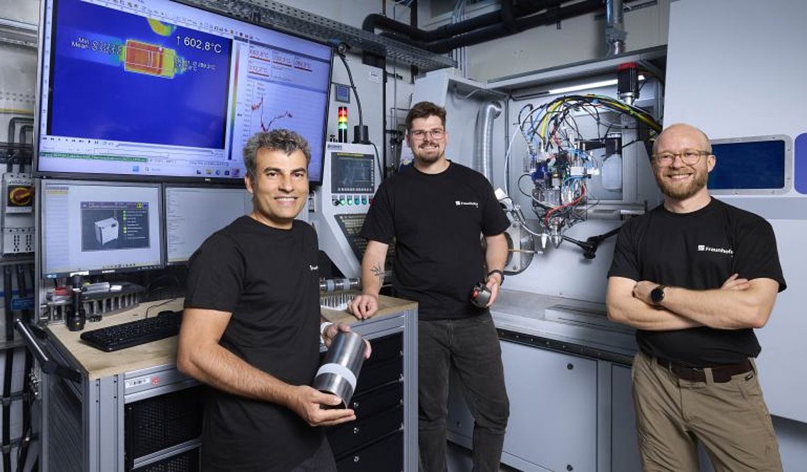 Fraunhofer ILT entwickelt ein laserbasiertes Verfahren zum Aufbringen von PEEK auf Metallbauteile 