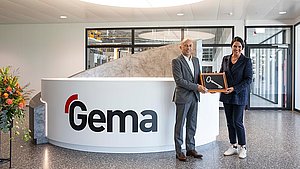 Schlüsselübergabe im Neubau der Gema Switzerland