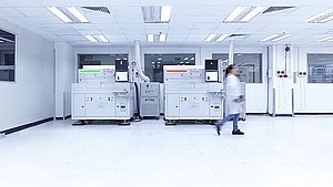 Leuchtstreifen an Maschine