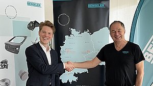 Paul Appel, CEO von Eco2Grow (links) und Thomas Müller, Geschäftsführer der Benseler-Gruppe