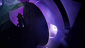 Herstellung einer Gradientenschicht aus Platin (Pt) und Yttrium (Y), um den gesamten Legierungsbereich auf einer Probe abzubilden.