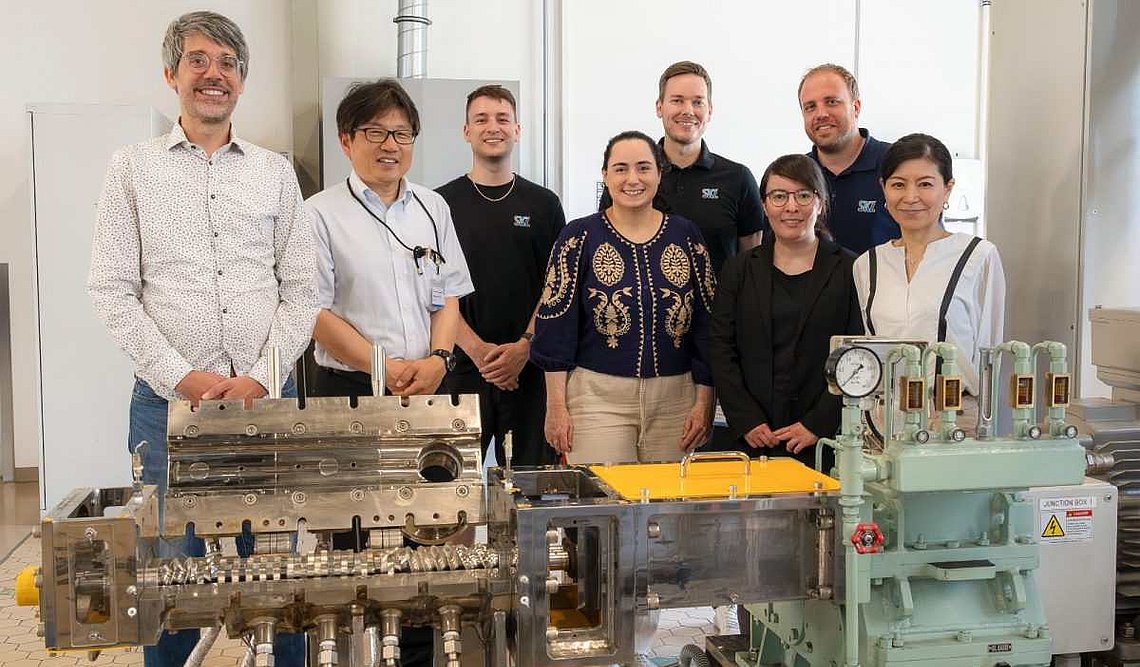 Logo oder Motiv zur internationalen Zusammenarbeit des SKZ mit einem Partner aus Japan