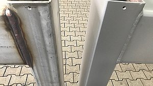 Gestell mit Glasperlen gestrahlt