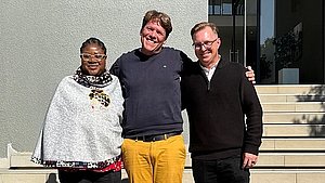 Gruppenbild mit Jason Blyth, Managing Director