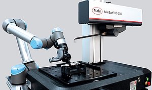 Mahr Messgerät mit Roboter