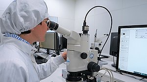 Mikroskopische Filterauswertung im Labor