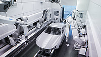 Blick in eine moderne Automobillackierkabine