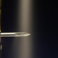 vollautomatisiertes und fertigungsintegriertes Entgraten