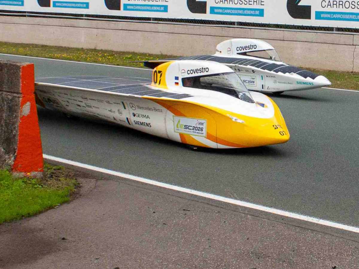 Solarrennwagen Sonnenwagen Æthon auf der Rennstrecke in Zolder